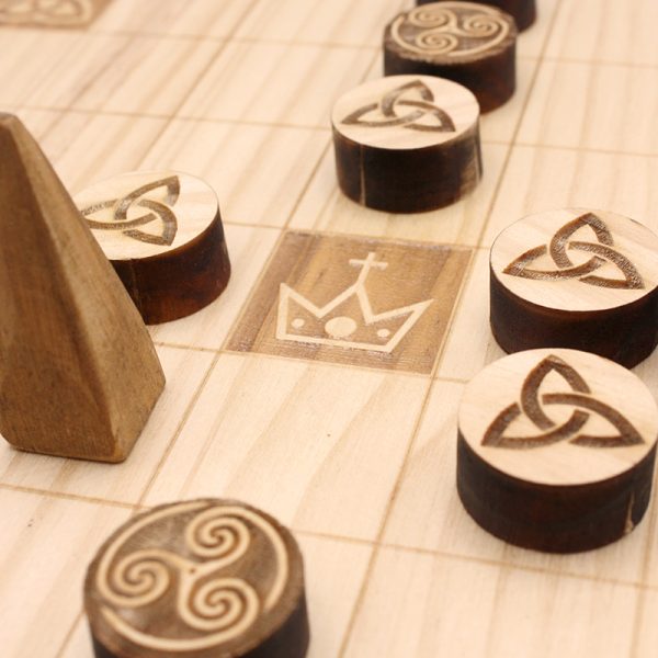Piezas del juego de madera Brandubh aodh | Productos artesanales | hechos a mano | La Plazoleta | Venta online