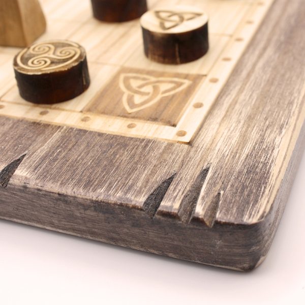 Tablero de madera del juego Brandubh Aodh | Productos artesanales | hechos a mano | La Plazoleta | Venta online