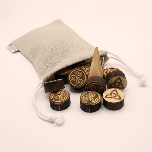 Piezas del juego de madera Brandubh Aodh | Productos artesanales | hechos a mano | La Plazoleta | Venta online