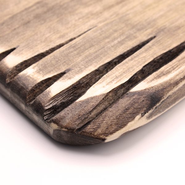 detalles en la madera del tablero de juego Fidchell Cleissy | juego damas madera | juego mesa madera | juego de mesa parchís madera | juegos de mesa artesanales en madera | productos artesanales online