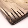 detalles en la madera del tablero de juego Fidchell Cleissy | juego damas madera | juego mesa madera | juego de mesa parchís madera | juegos de mesa artesanales en madera | productos artesanales online