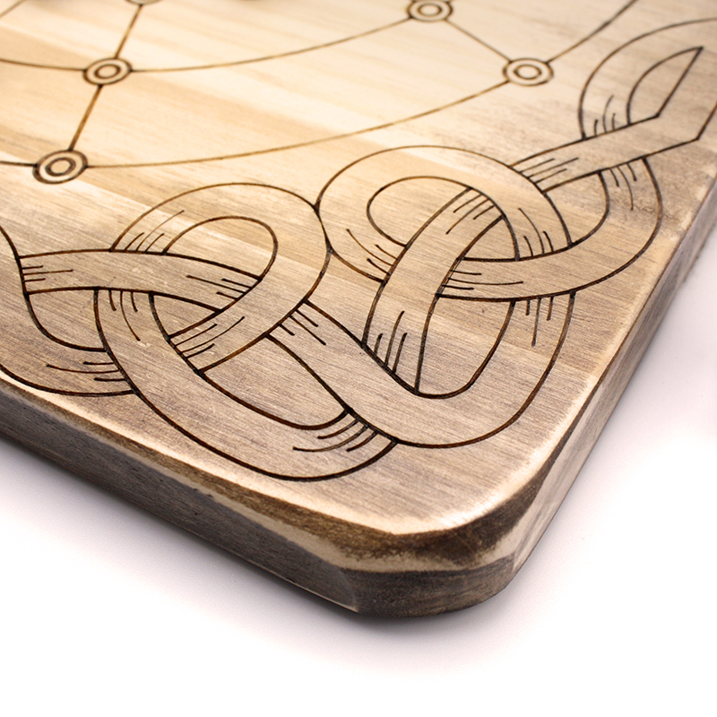 Tablero de juego Fidchell Oona| juego damas madera | juego mesa madera | juego de mesa parchís madera | juegos de mesa artesanales en madera | productos artesanales online