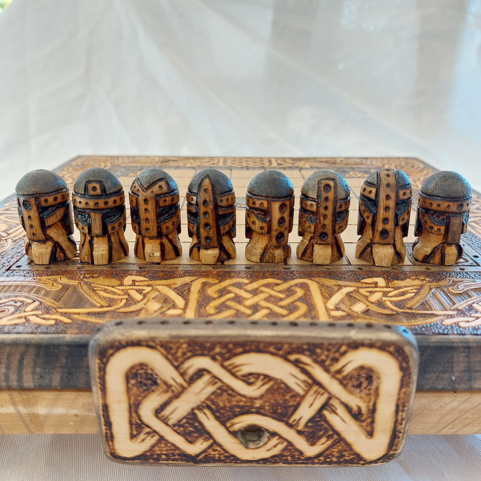 Juego histórico Brandubh tallado a mano | juegos de mesa artesanales | juegos de mesa de madera | parchís de madera | La Plazoleta Artesanos