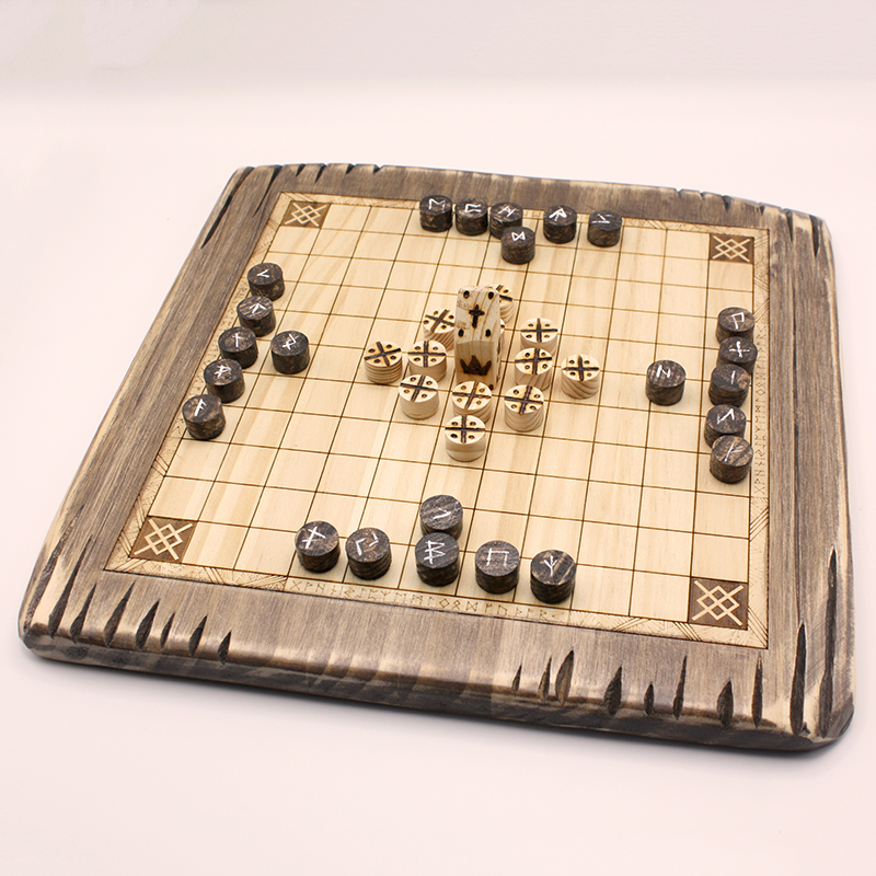 Tablero y piezas del juego Hnefatalf Kolbein hecho a mano | ajedrez y damas de madera | dominos artesanales | Producto artesanal | estrategia | juegos de mesa históricos | Laplazoleta Madrid