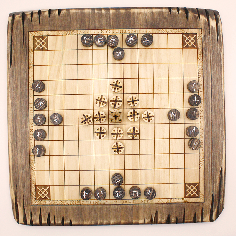 Tablero y piezas del juego Hnefatalf Kolbein hecho a mano | ajedrez y damas de madera | dominos artesanales | Producto artesanal | estrategia | juegos de mesa históricos | Laplazoleta Madrid