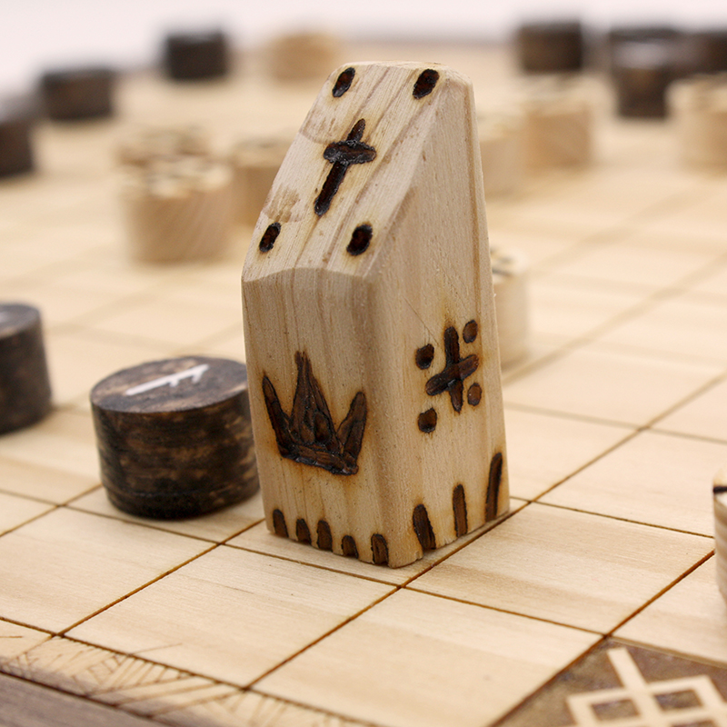 fichas del juego Hnefatalf Kolbein hecho a mano | ajedrez y damas de madera | dominos artesanales | Producto artesanal | estrategia | juegos de mesa históricos | Laplazoleta Madrid