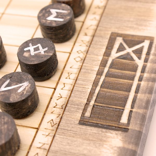Tablero y fichas del juego Hnefatalf Sigfrid hecho a mano | ajedrez y damas de madera | dominos artesanales | Producto artesanal | estrategia | juegos de mesa históricos | Laplazoleta Madrid