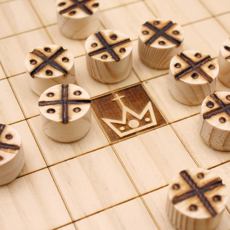Hnefatalf-Torkel-110A-04 Piezas de madera talladas a mano del juego Hnefatal Torkel | juego piezas de madera | parchís madera |juegos de mesa de madera con canicas |juego de mesa torre de madera | Ajedrez | La Plazoleta Madrid