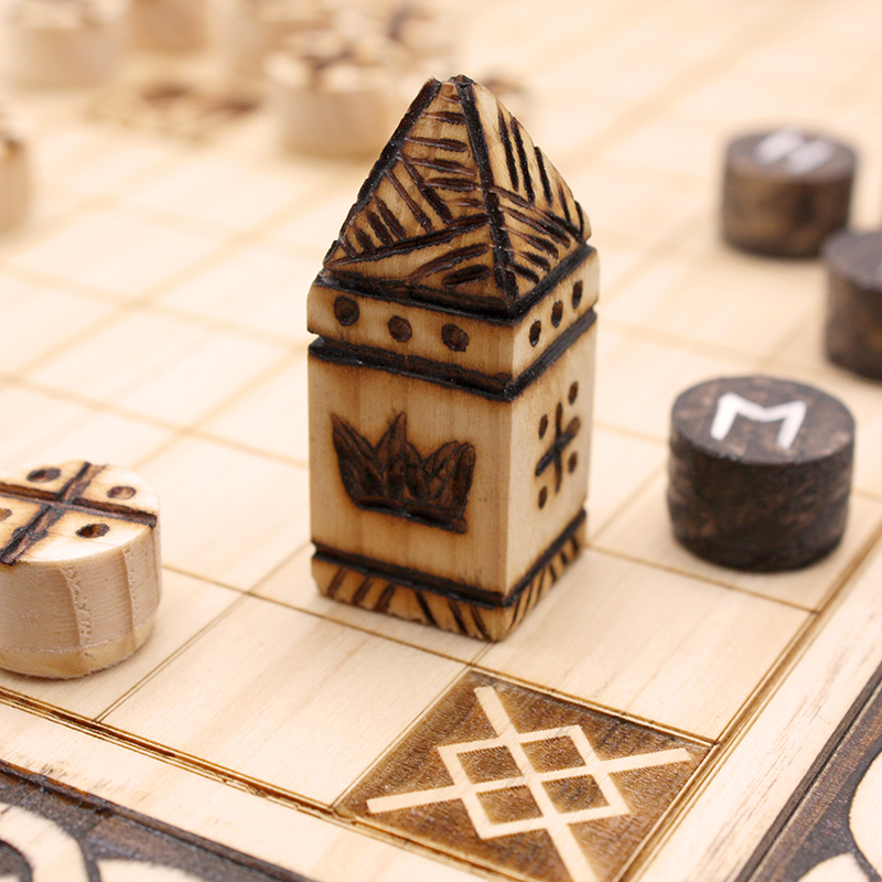 Hnefatalf-Torkel-110A-06 Piezas de madera talladas a mano del juego Hnefatal Torkel | juego piezas de madera | parchís madera |juegos de mesa de madera con canicas |juego de mesa torre de madera | Ajedrez | La Plazoleta Madrid