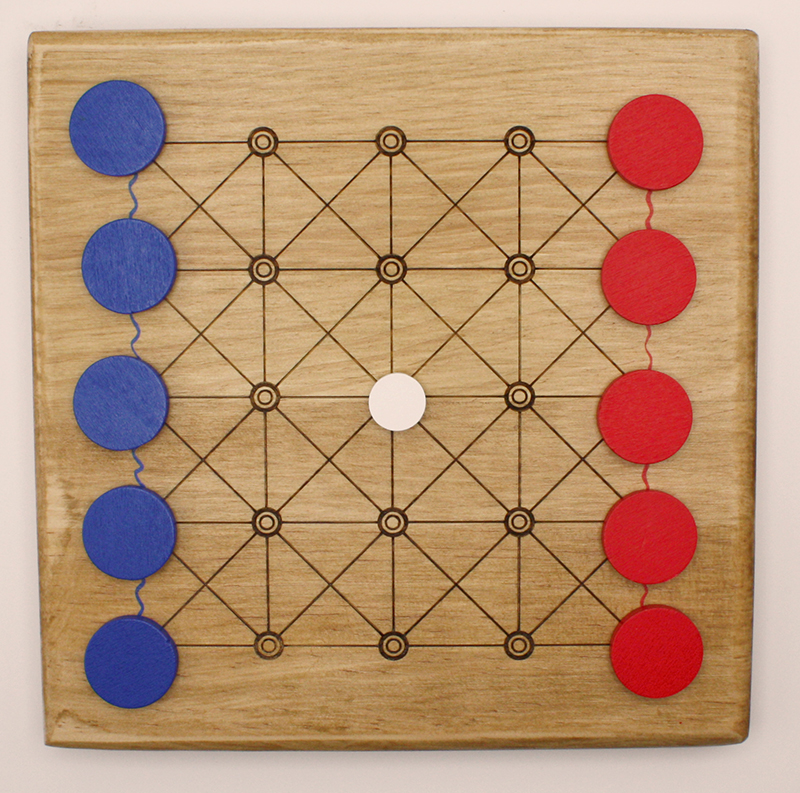 tablero del juego Neutron pintado a mano con fichas rojas y azules | juego damas madera | juego mesa madera | juego de mesa parchís madera | juegos de mesa artesanales en madera | productos artesanales online