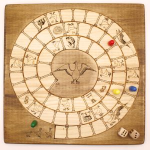 Juego de la oca tradicional tallado a mano en madera | juego de damas en madera | juego de mesa piezas de madera | juego oca madera | Tienda de juegos artesanos | La Plazoleta Online | juegos de madera madrid