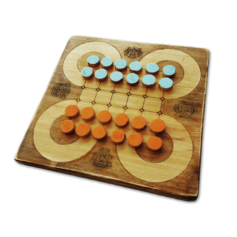 Juego de madera Surakarta con fichas naranjas y blancas | juego damas madera | juego mesa madera | juego de mesa parchís madera | juegos de mesa artesanales en madera | productos artesanales online