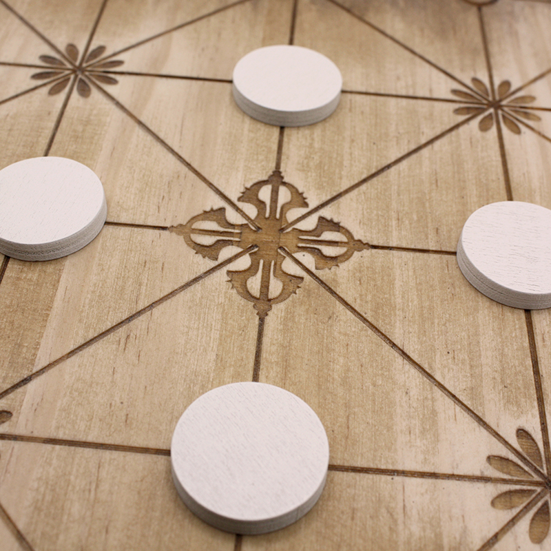 Juego de mesa hecho a mano Baghchal | ajedrez y damas de madera | dominos artesanales | Producto artesanal | estrategia | juegos de mesa históricos | Laplazoleta Madrid