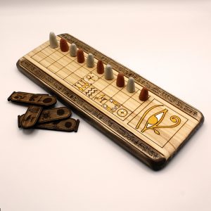 Juego pirograbado Senet Aammes amarillo | ajedrez y damas de madera | dominos artesanales | Producto artesanal | estrategia | juegos de mesa históricos | Laplazoleta Madrid