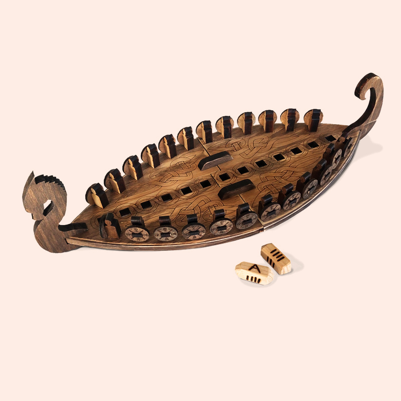 tablero y piezas de madera pirograbada del juego Daldos Loki | Producto artesano | Hecho a mano | La PLazoleta