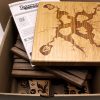 juego completo con fichas y tablero de madera con imágenes de dragones | Dominari | Producto artesanal | La PLazoleta