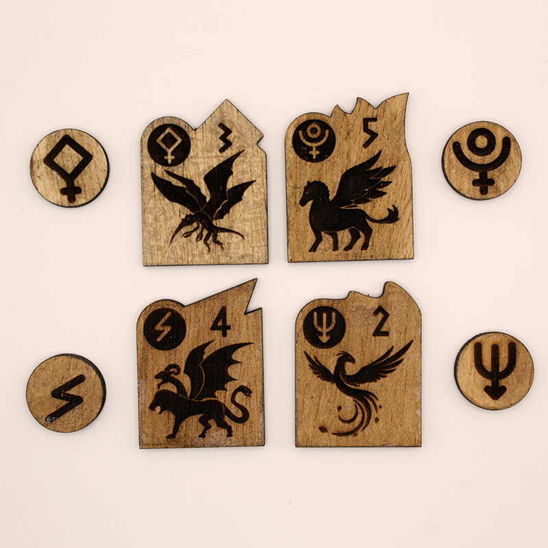 Piezas de madera con imágenes de dragones | Dominari | Producto artesanal | La PLazoleta