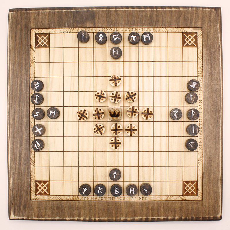 Tablero de madera hecho a mano del juego Hnefatal Bjorn | ajedrez y damas de madera | dominos artesanales | Producto artesanal | estrategia | juegos de mesa históricos | Laplazoleta Madrid